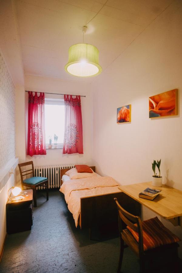 Single Room,1480487843:JPEG